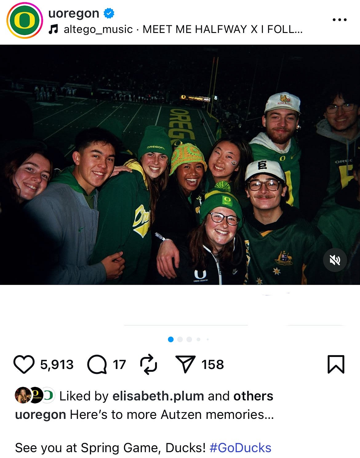 A group of students at a UO football game